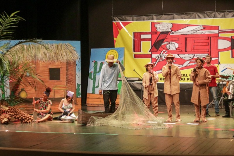 Festival Estudantil celebra a cultura com premiação no teatro