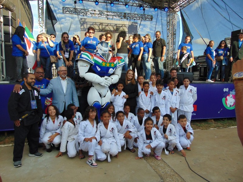 Robozão é uma das grandes atrações do 1º Festival de Educação e Cultura de Conquista