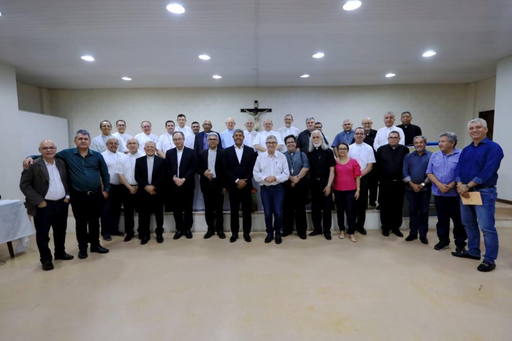 Jerônimo Rodrigues firma parceria com a Igreja Católica para o combate à fome na Bahia.