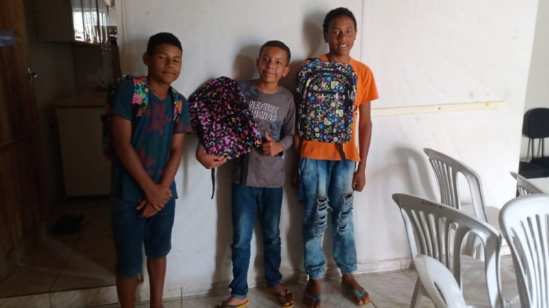 Prefeitura distribui a crianças e adolescentes da rede socioassistencial 2.263 mochilas doadas pela Receita Federal