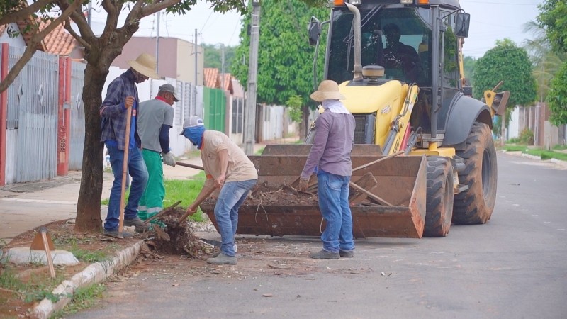 Cerca de 250 cargas de lixo são retiradas em mutirão de limpeza no município