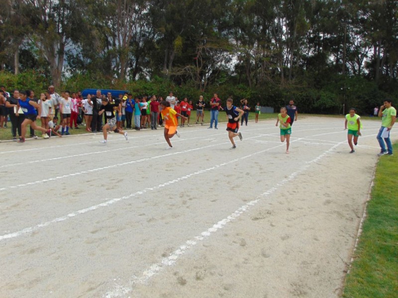 Jogos Estudantis definem finalistas nas competições de atletismo