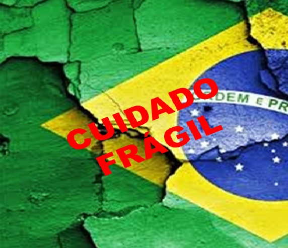 A FRÁGIL REPÚBLICA CONSTRUÍDA NO BRASIL AO LONGO DA HISTÓRIA .