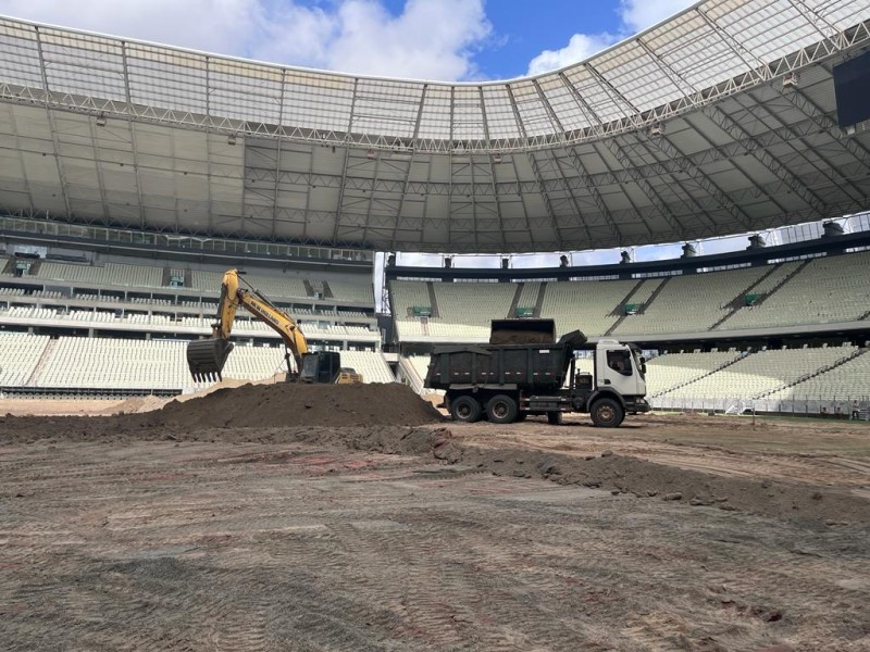 Arena Castelão segue com os trabalhos da troca do gramado