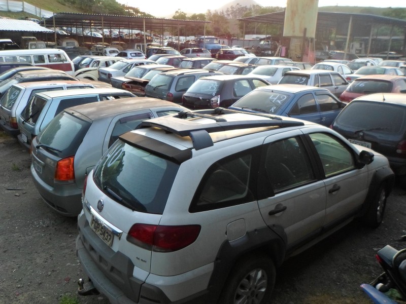 Polícia Civil promove leilão de 82 veículos apreendidos em Coronel Fabriciano