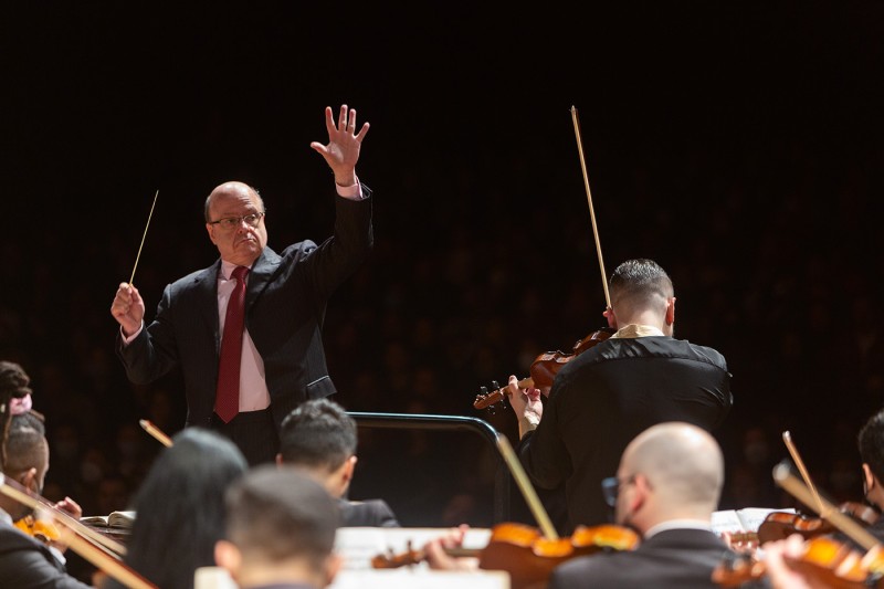 Roberto Tibiriçá assume a Orquestra Sinfônica do Paraná em concerto com repertório brasileiro