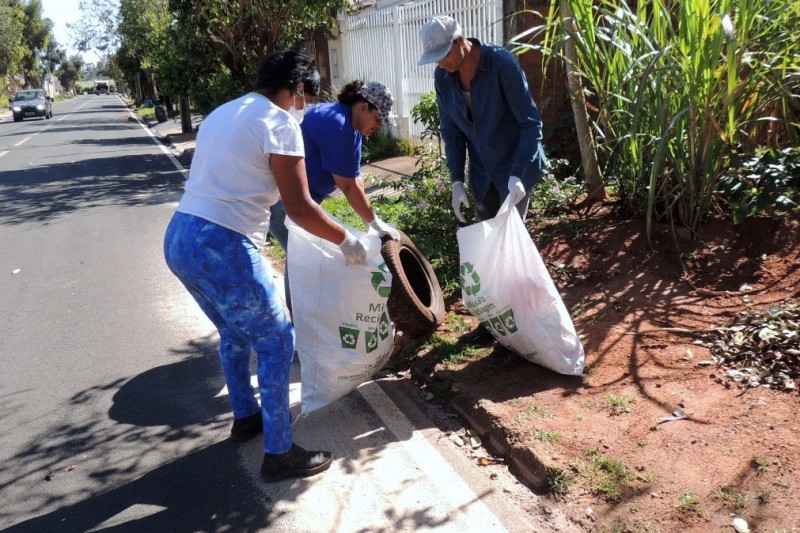 Força-tarefa retira 80 toneladas de objetos que acumulam água das cidades para combater a dengue