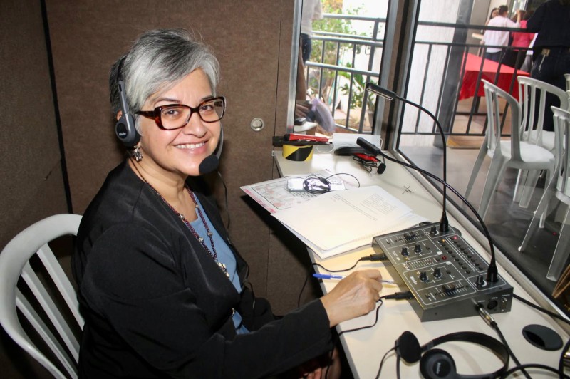 Governo entrega equipamentos de audiodescrição a teatros e bibliotecas