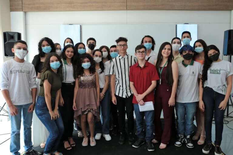 Seduc e Fundação Demócrito Rocha premiam alunos vencedores do concurso de redação