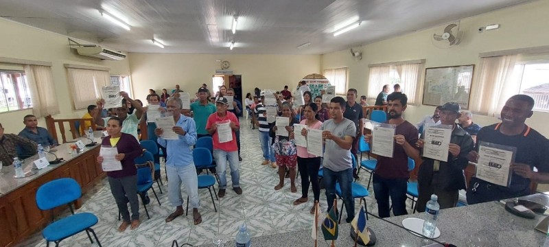 Governo de Minas entrega 145 títulos de regularização fundiária