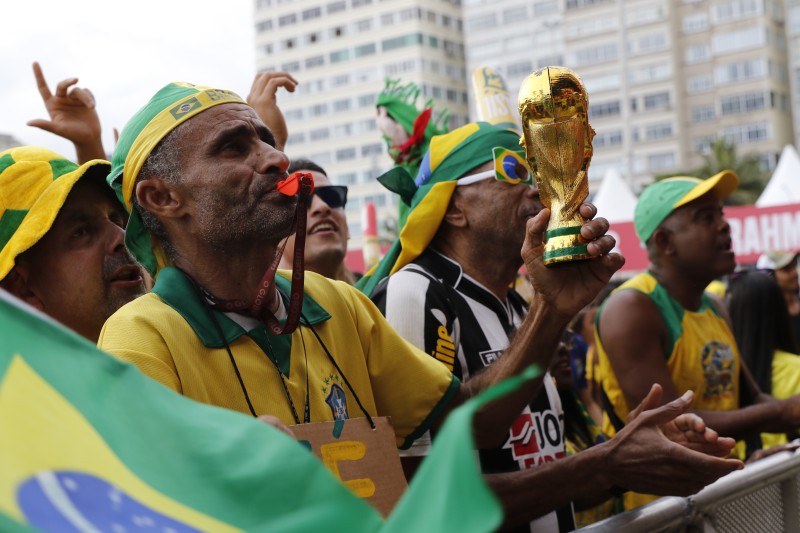 Com vitória do Brasil, festa na Lapa deve seguir durante a madrugada