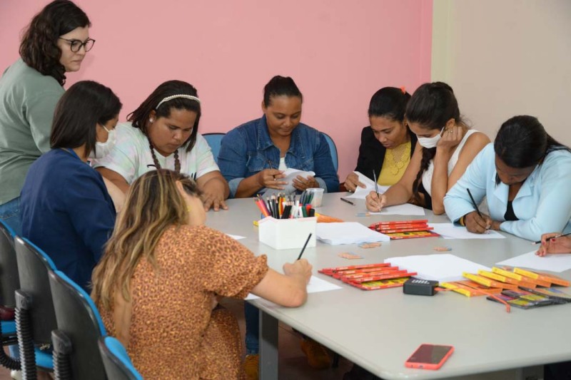 Dia Internacional pela Eliminação da Violência contra Mulheres e Meninas é marcado por ação de escrita terapêutica