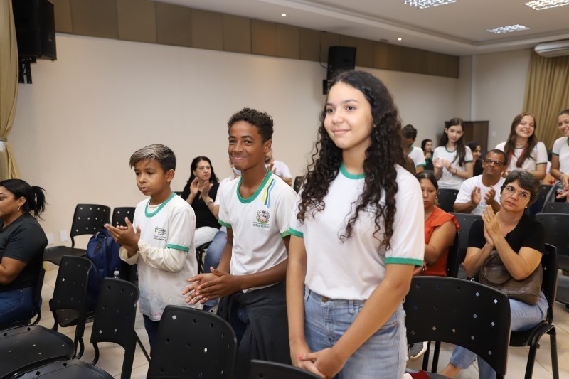 Alunos e professores participam de encontro do Programa Diálogos Socioemocionais