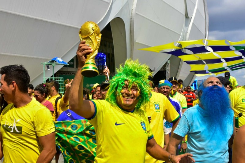 Torcedores amazonenses fazem a festa no segundo dia do Copa na Arena