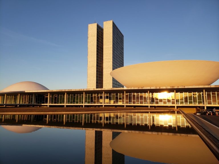Relator do Orçamento de 2023 indica recursos para atender emendas parlamentares