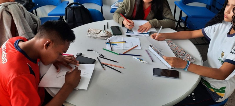 Com apoio do Governo do Estado, projeto associa poderes de super-heróis ao ensino de química em escola do AM