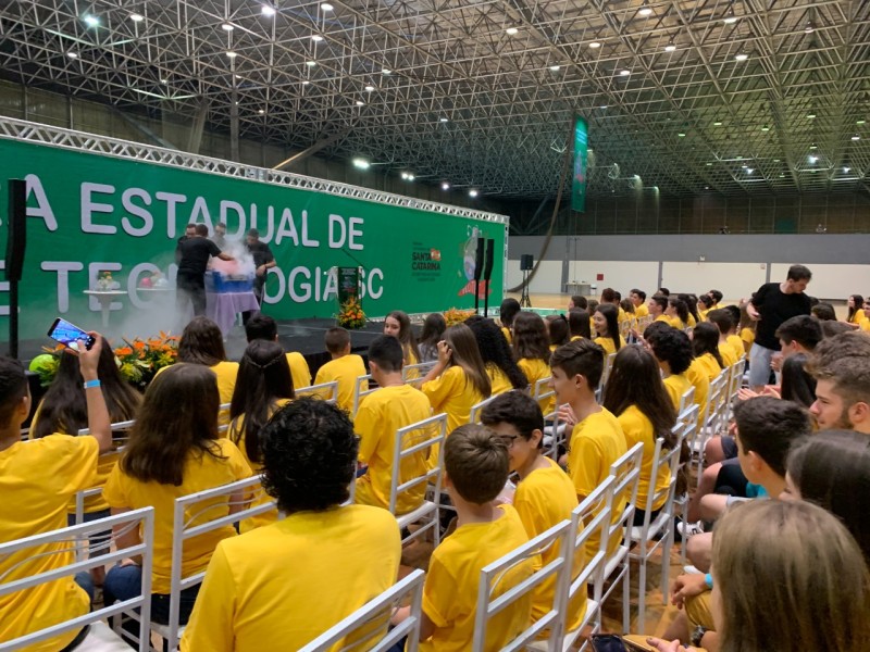 Em 14° edição, Feira Estadual de Ciência e Tecnologia reúne 200 estudantes da rede pública estadual