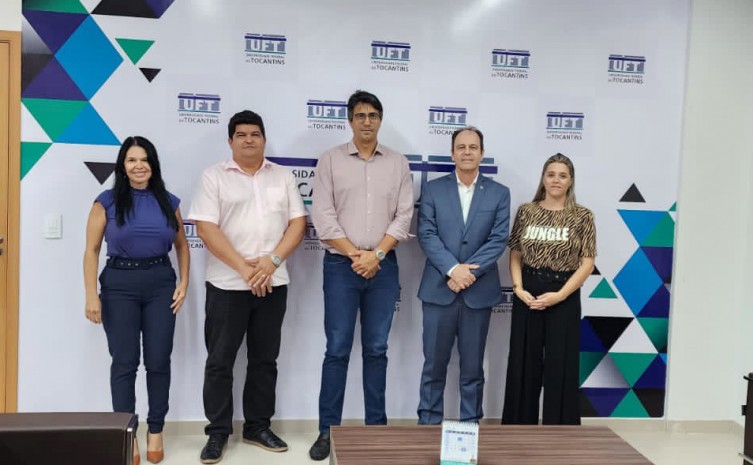 Saúde e Universidade Federal do Tocantins debatem termo de cooperação