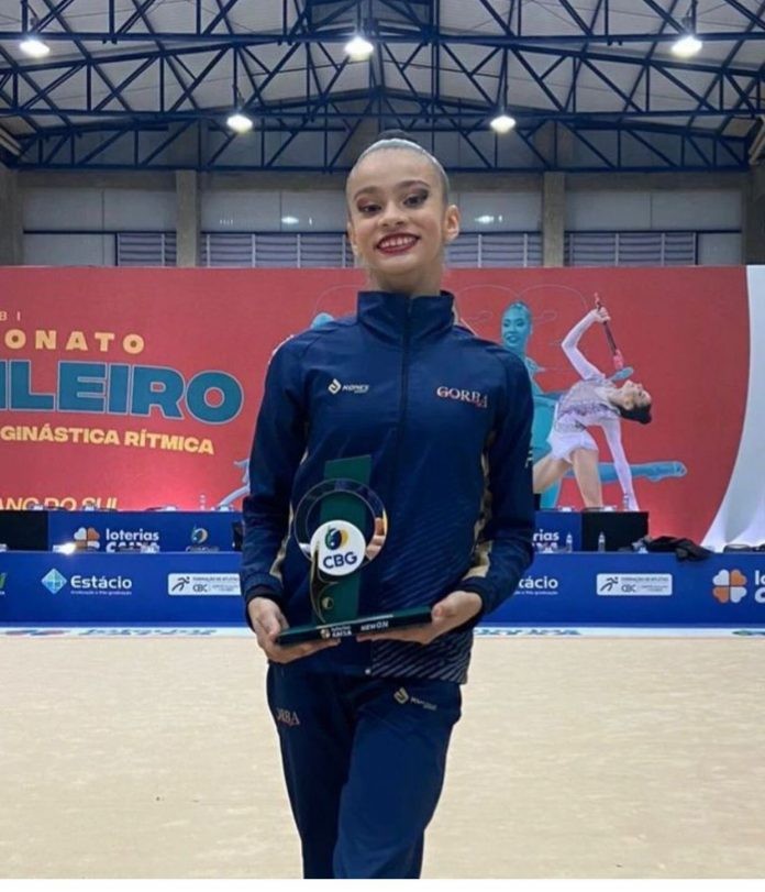 Ginasta baiana representa Seleção Brasileira em competição sul-americana na Colômbia
