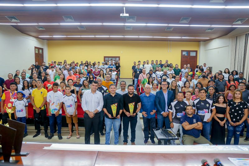 Governo realiza primeira edição do Prêmio Destaques do Ano do Desporto Estudantil