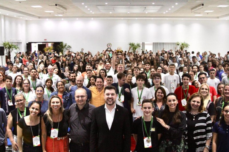 Projetos de ciência e tecnologia desenvolvidos nas escolas catarinenses são premiados em Feira Estadual