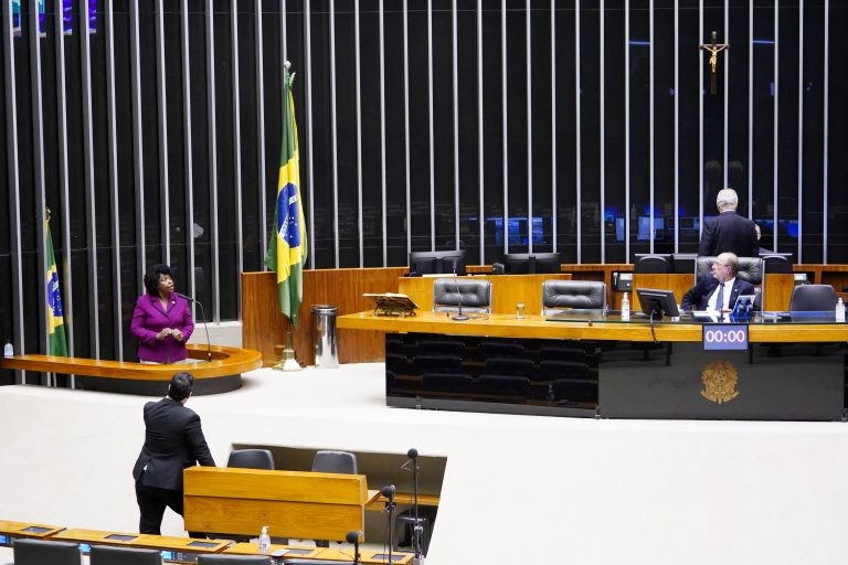 Plenário aprova proposta que prorroga dedução do IR para doações a programas de saúde