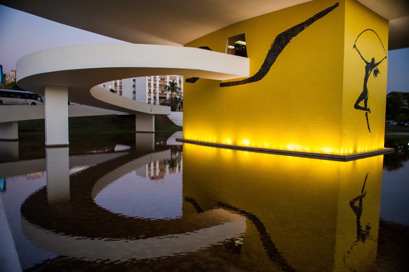 Museu Oscar Niemeyer oferece duas oficinas artísticas em dezembro