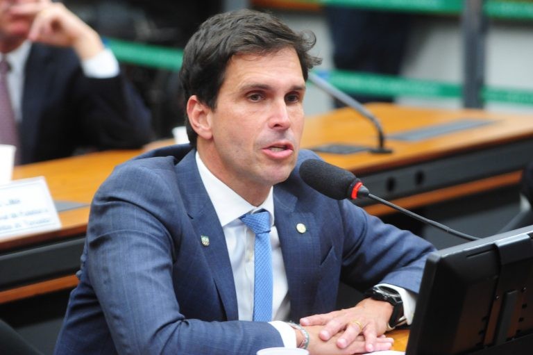 Comissão aprova projeto que prevê controle de qualidade dos remédios após comercialização