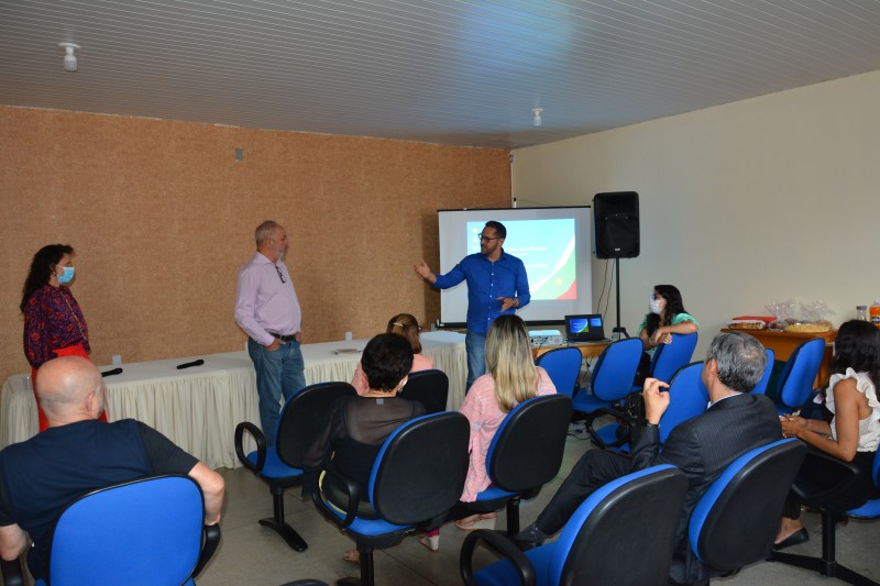 Prefeitura discute reordenamento da política municipal de atendimento à pessoa em situação de rua