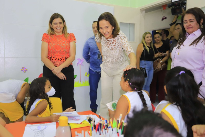 Governo do Ceará entrega equipamentos de educação e esporte em Sobral