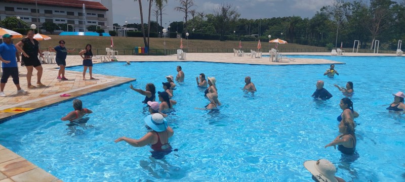 Idosos de Bataguassu participam de passeio ao Complexo de Lazer do Sesi em Epitácio