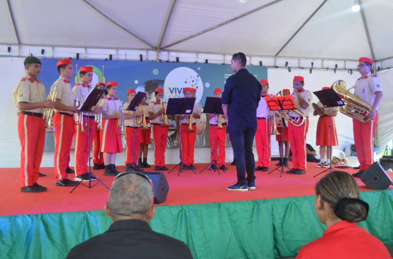 Escola cívico-militar da Cidade do Povo se apresenta no palco cultural da Mostra Viver Ciência