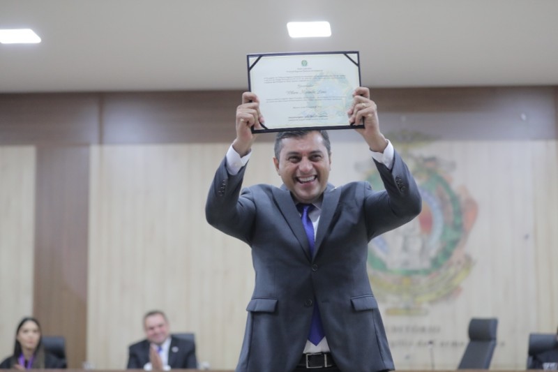 ”Dialogando, pretendo conduzir os próximos anos da administração”, destaca Wilson Lima ao ser diplomado pelo TRE