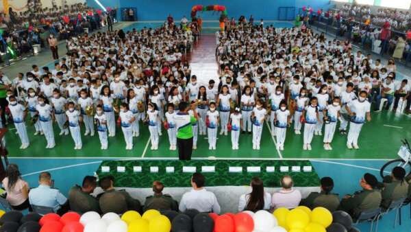 PMCE premia 27 alunos de escolas públicas de Juazeiro do Norte por desempenho em redação