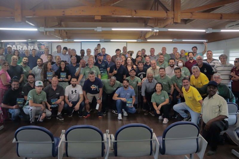 Centro de Memórias do Esporte Paranaense reúne personalidades para resgatar histórias do futebol
