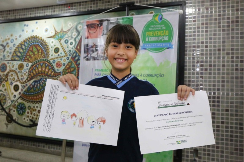 Estudante da rede estadual recebe menção honrosa em concurso de desenho e redação da Controladoria Geral da União