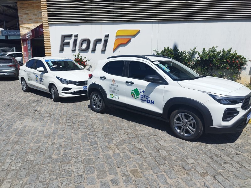 Prefeitura recebe do Governo Federal mais dois carros destinados aos conselhos do Idoso e Tutelar