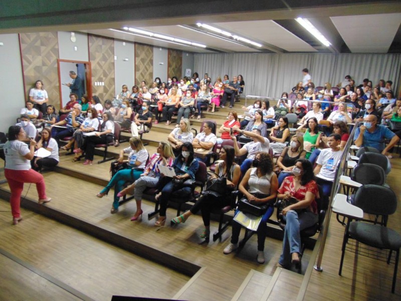 Audiência Pública da Educação reuniu aproximadamente 200 educadores e debateu Plano Municipal de Educação