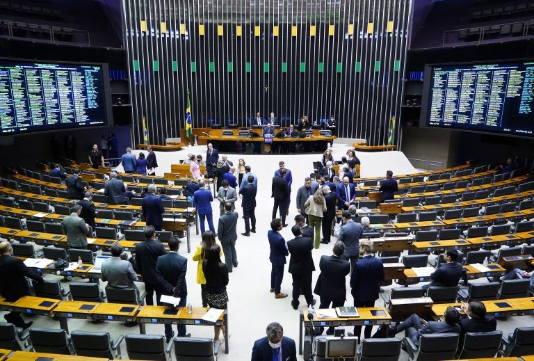 Câmara aprova projeto que regulamenta telessaúde; acompanhe