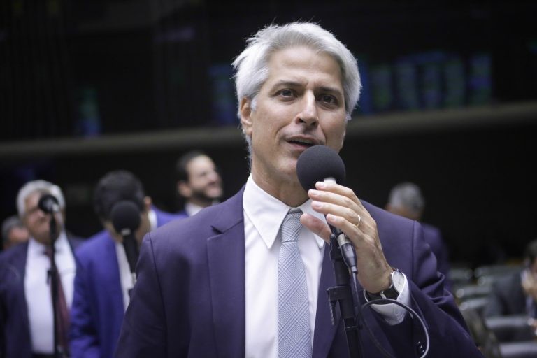 Comissão de Educação ouve ministro sobre bloqueio de recursos para universidades