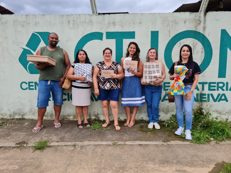 Ganhadores do sorteio da Coleta Seletiva recebem as premiações no CTJON