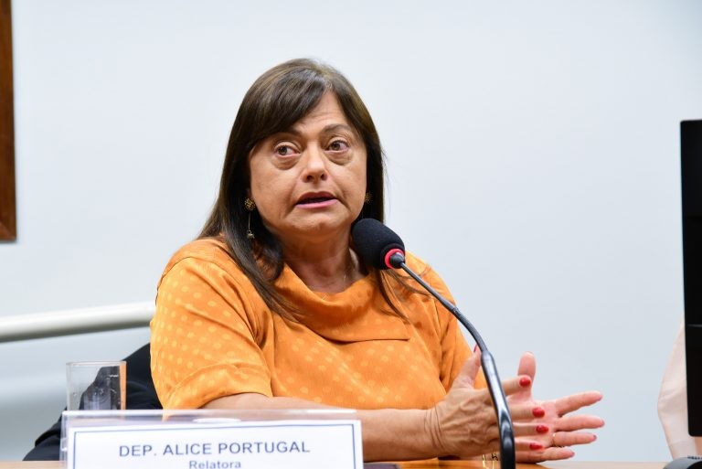 Comissão aprova parecer sobre financiamento do piso da enfermagem