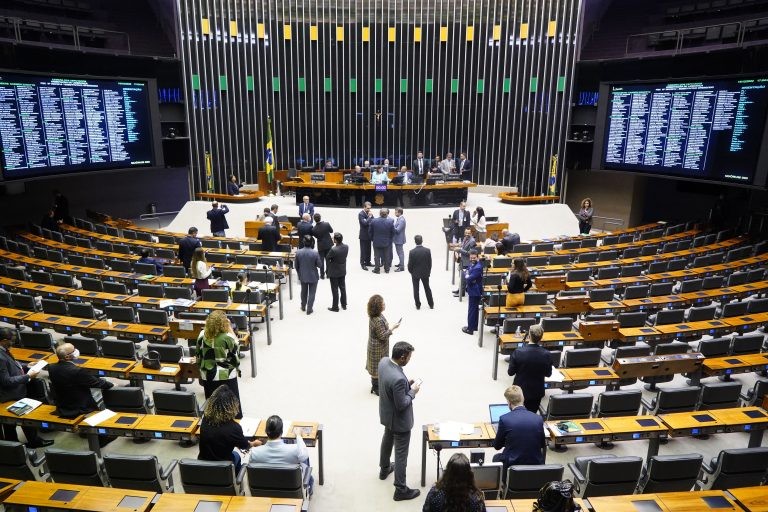 Câmara aprova projeto de repovoamento de rios e lagos com embriões de peixes