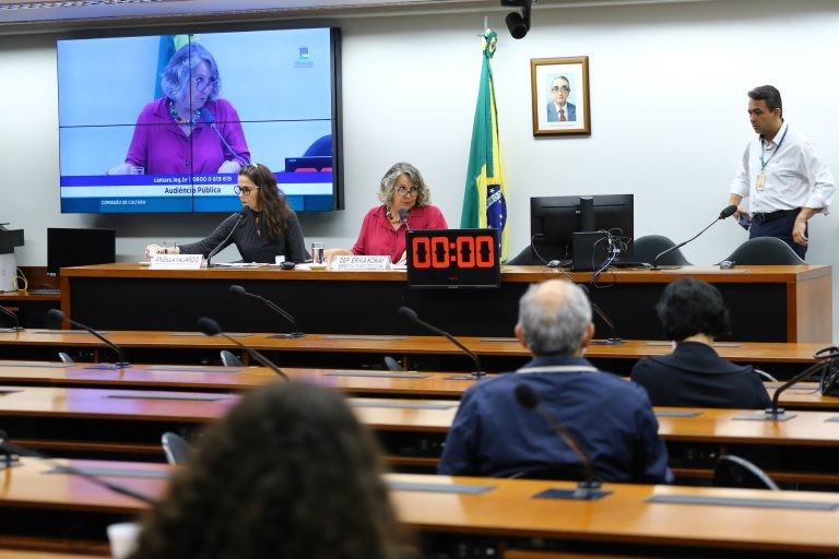 Especialistas e pacientes defendem a regulamentação da profissão de musicoterapeuta