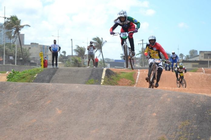 Orla de Pituaçu recebe a última competição estadual de BMX no ano neste domingo, 18 