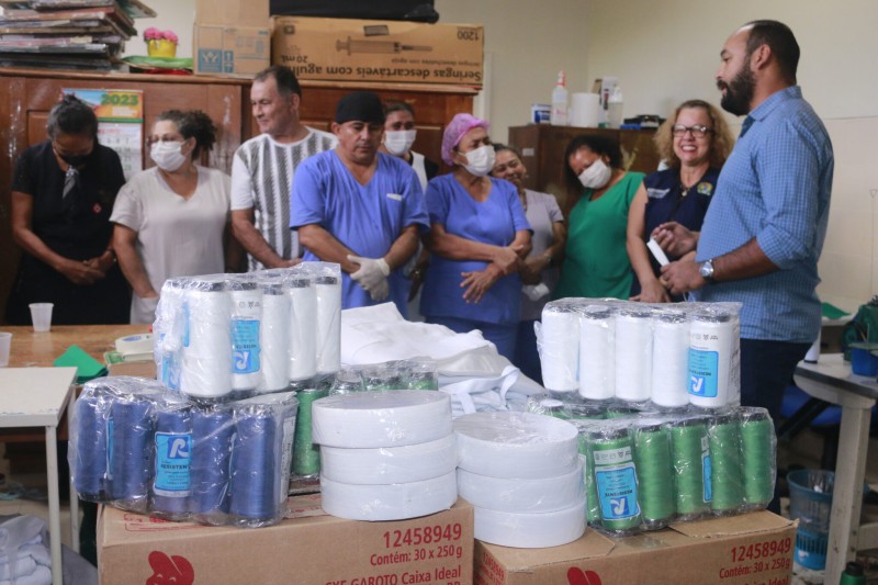 Fundhacre entrega novos insumos para o serviço da lavanderia