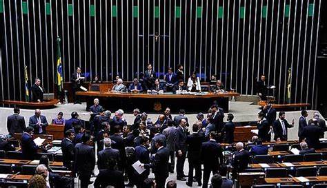 A MANUTENÇÃO DO TETO DE GASTO PÚBLICO É UM CRIME CONTRA O BRASIL.