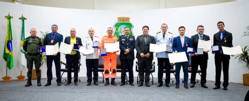 Aesp homenageia profissionais da segurança pública com medalha Ordem do Mérito Acadêmico