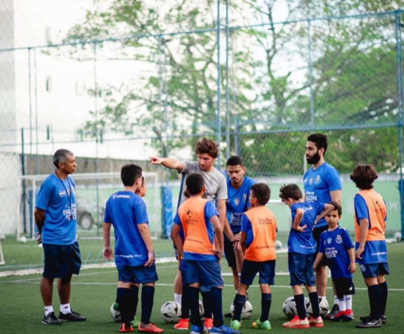 Alunos do Projeto FutPaz participam da Camp de Futebol Dragon Force – FC Porto