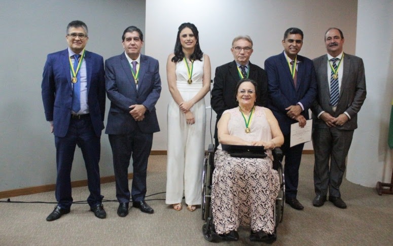 Medalha celebra o trabalho de profissionais da Saúde do Ceará